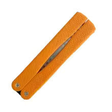 image de l'aiguiseur orange, plié, sur fond blanc