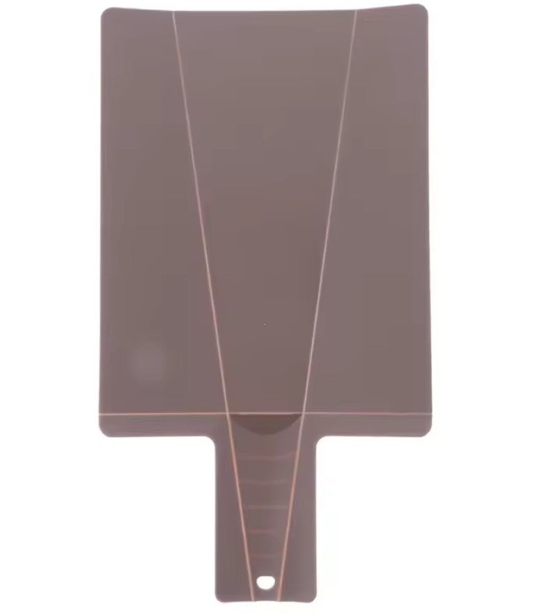 image démontrant la couleur marron de la planche à découper pliable pour novices sur fond blanc