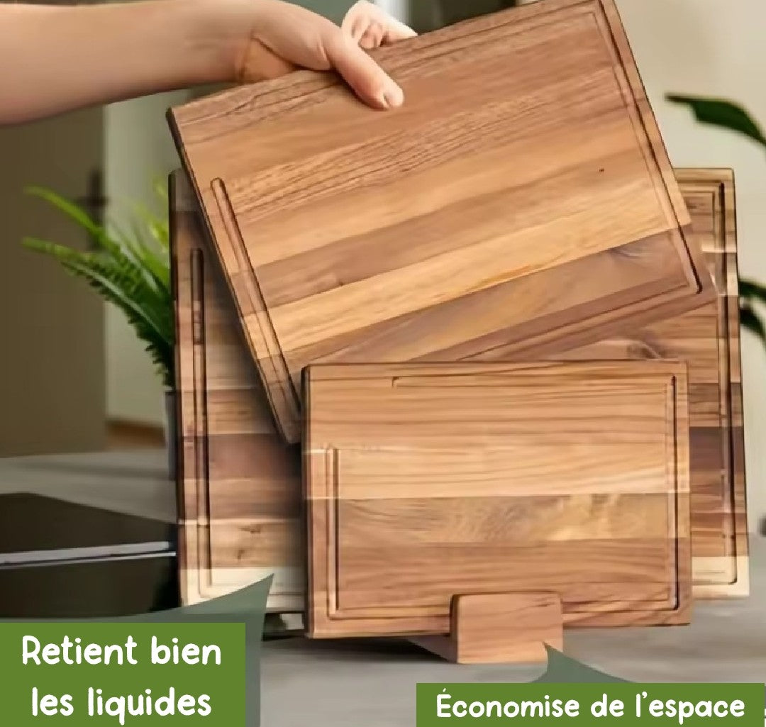 Présentation du trio dans son support en bois qui tient facilement les planches debout pour économiser de l'espace et ajouter une jolie touche déco dans la cuisine