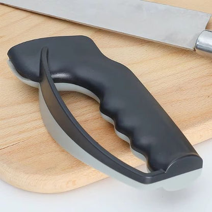 Cet aiguiseur couteau professionnel  ressemble énormément à une poignée grise sur un face et noire sur l'autre.face