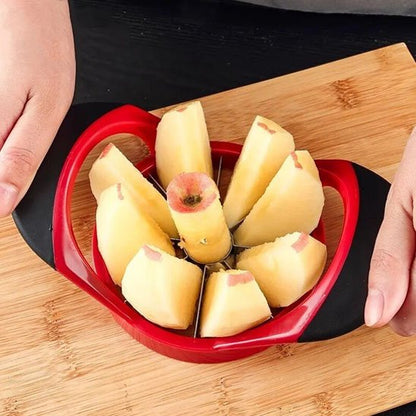 Coupe légumes LunaXpress vue de haut montrant une pomme tranchée en 8 quartiers