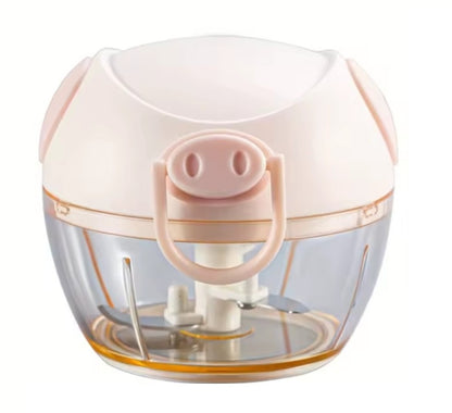 image sur fond blanc, du mini hachoir dont la base est translucide fumé, et le couvercle est rose pâle, avec un forme semblable à celle d'un petit cochon
