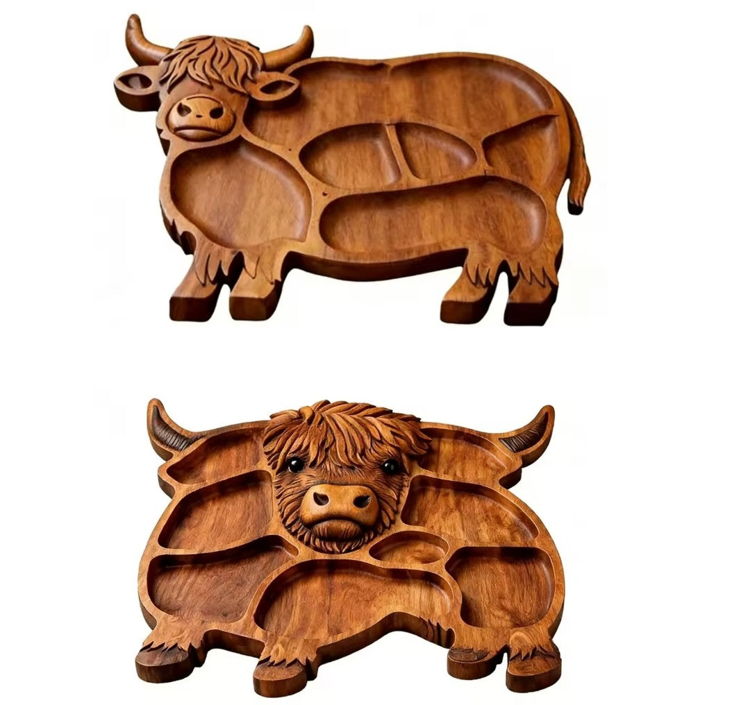 Duo de planches à découper bois imité et plateau de service de l'autre côté, compartimentés vides, en forme de bœuf Highland de face et de profil, sur fond blanc.