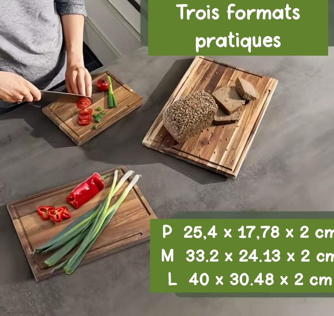 Image vue de haut qui représente les 3 formats du trio de planches à découper en bois d'acacia, sur un comptoir en béton. Les mesures y sont mentionnées.