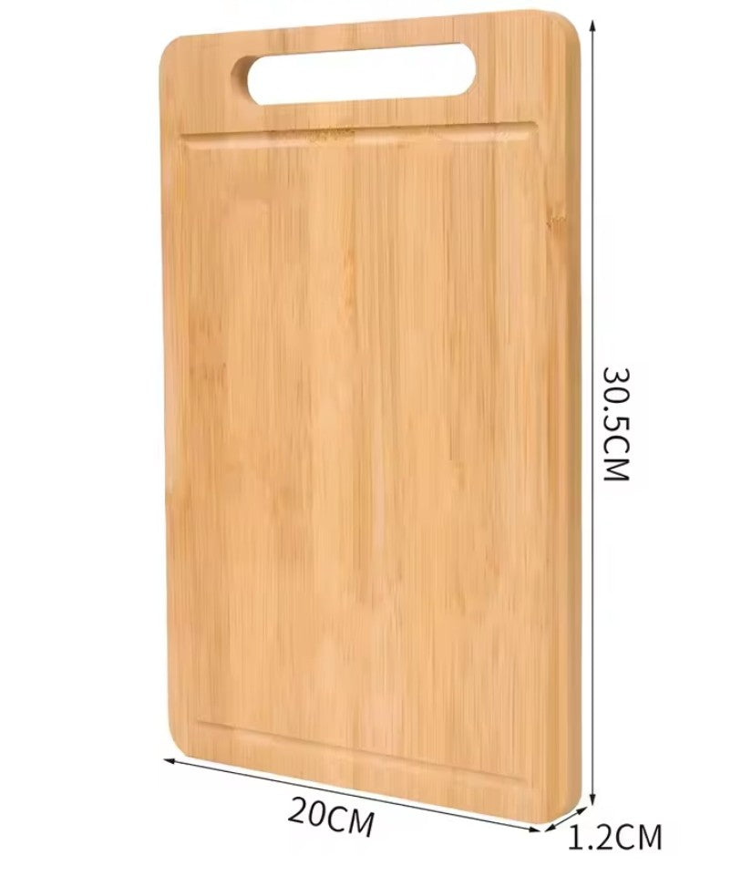 Planche à découper BambouCut de taille moyenne montrant les grandeurs approximatives