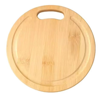 Grande planche à découper ronde en bambou avec poignée intégrée et rigole récupératrice de jus, sur fond blanc