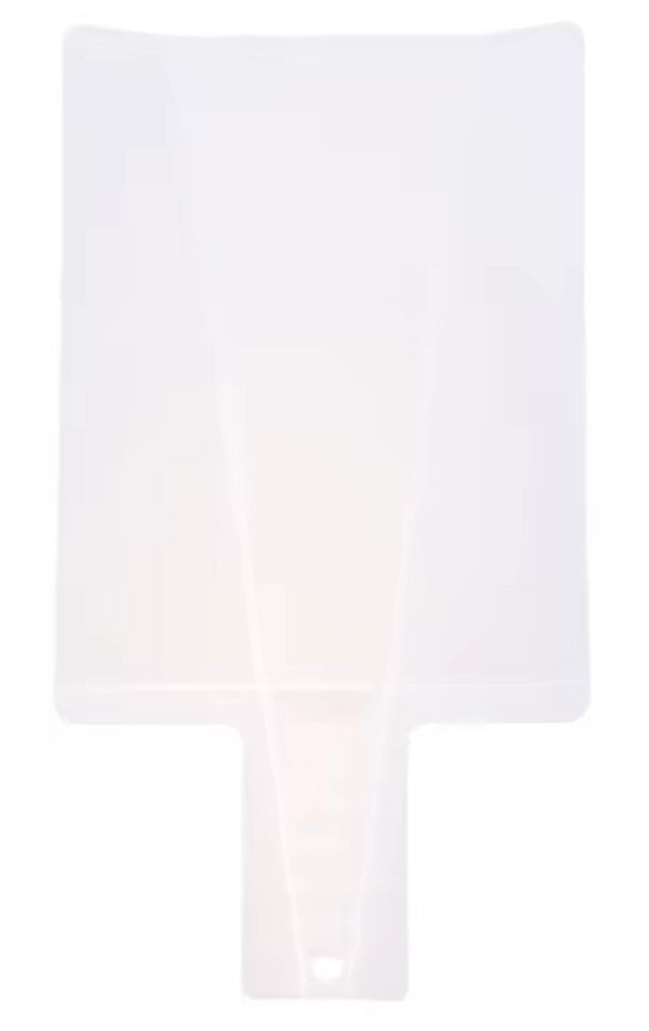 image démontrant la couleur blanche de la planche à découper pliable pour novices sur fond blanc