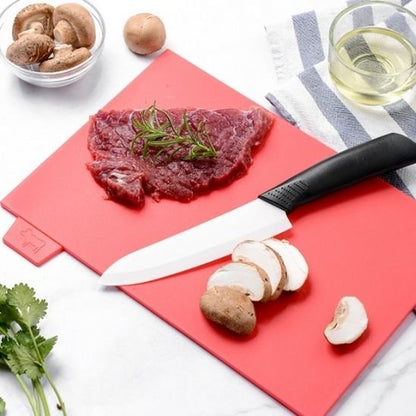 Planche à découper MiniQuatro rouge avec tranche de steak et champignons