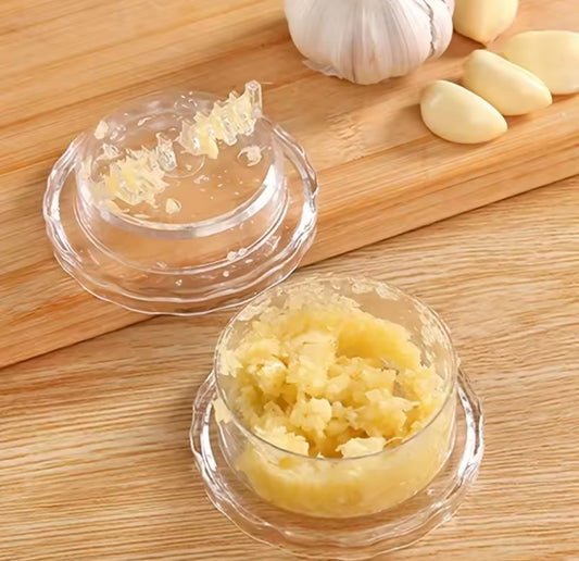 presentation_mini_hachoir_clair_ail_hache_sur_planche_table_bois