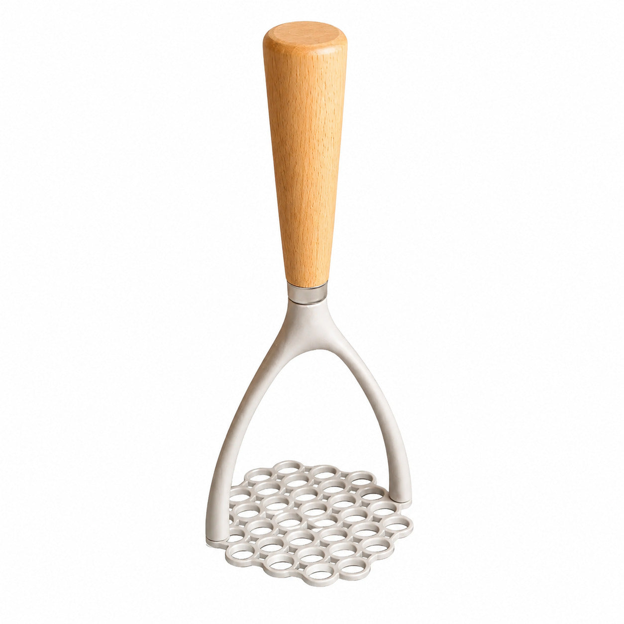 Presse purée manuel bois et aluminium plat à trous sur fond blanc