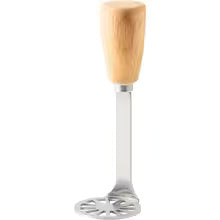 Presse purée manuel plat en bois et inox sur fond blanc